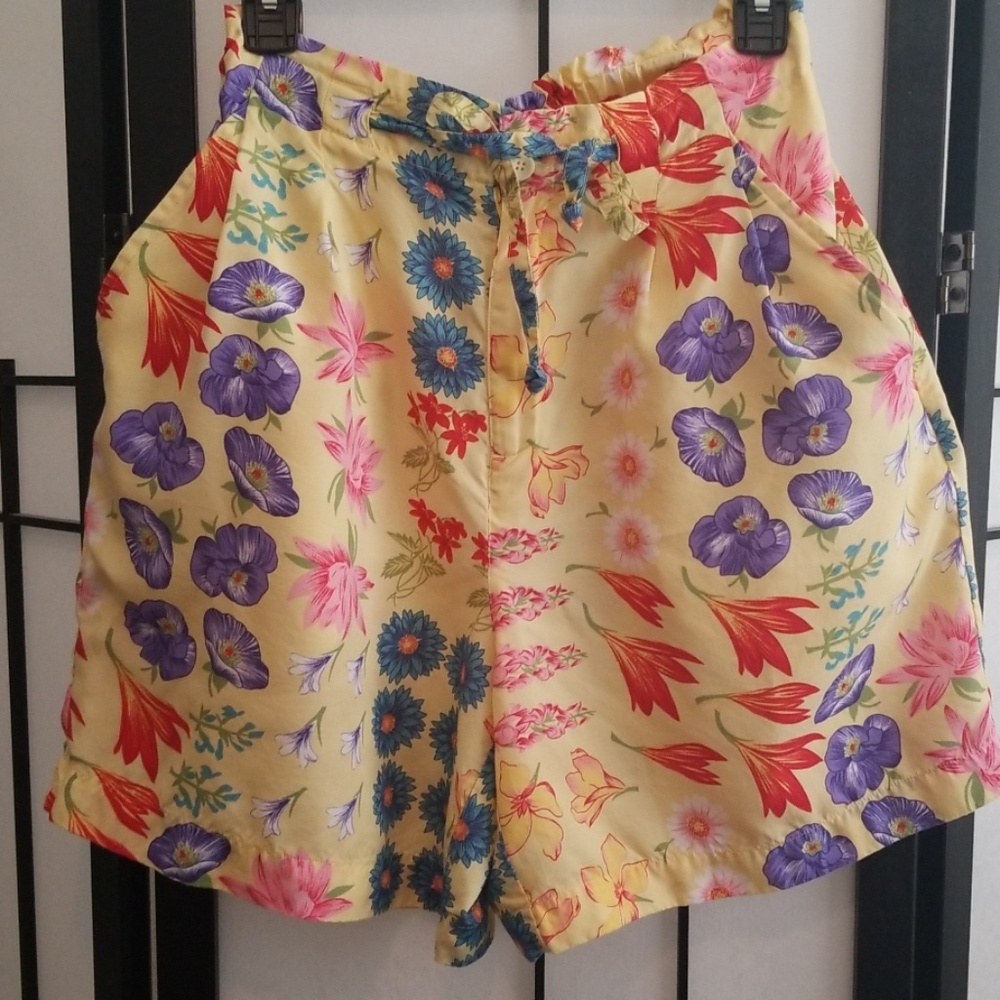 Lizsports Vintage Shorts Size Medium Multi colored